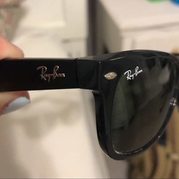 Ray-Ban Sunglasses - Picture 2 of 6